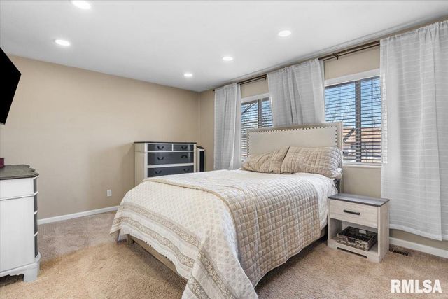 6 REDWOOD Lane, Springfield, IL 62704