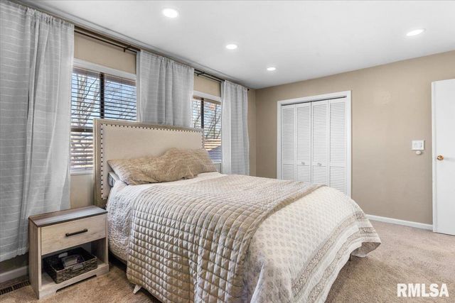 6 REDWOOD Lane, Springfield, IL 62704