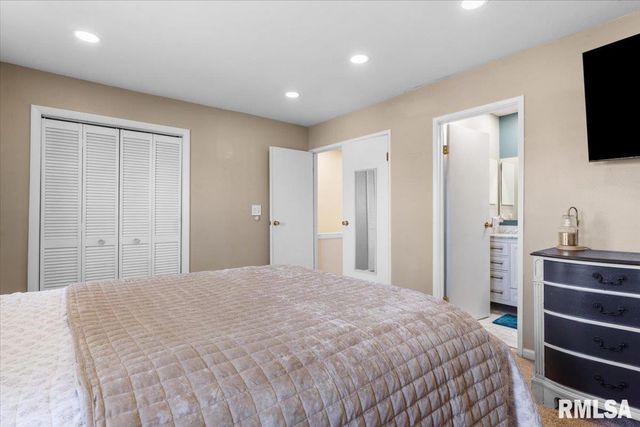 6 REDWOOD Lane, Springfield, IL 62704