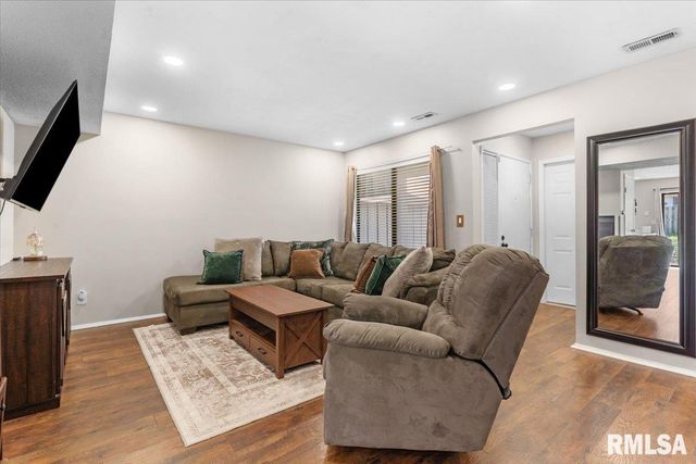 6 REDWOOD Lane, Springfield, IL 62704