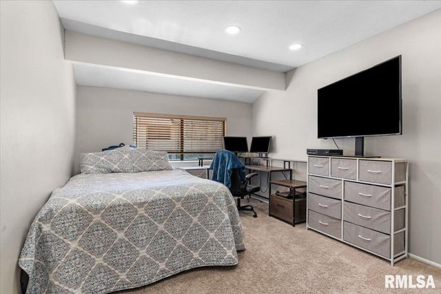 6 REDWOOD Lane, Springfield, IL 62704