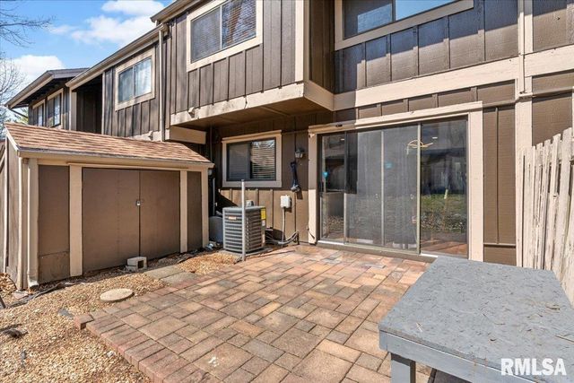 6 REDWOOD Lane, Springfield, IL 62704