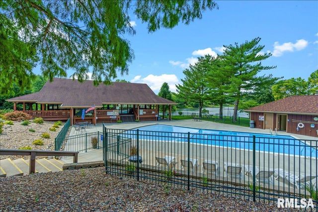 6 REDWOOD Lane, Springfield, IL 62704