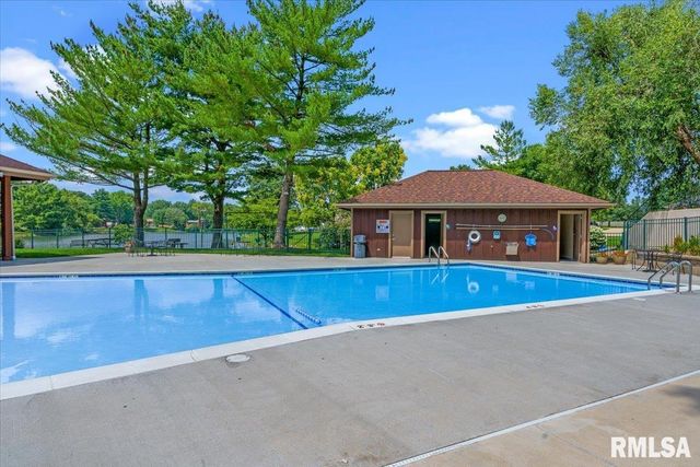 6 REDWOOD Lane, Springfield, IL 62704