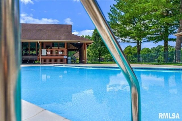 6 REDWOOD Lane, Springfield, IL 62704