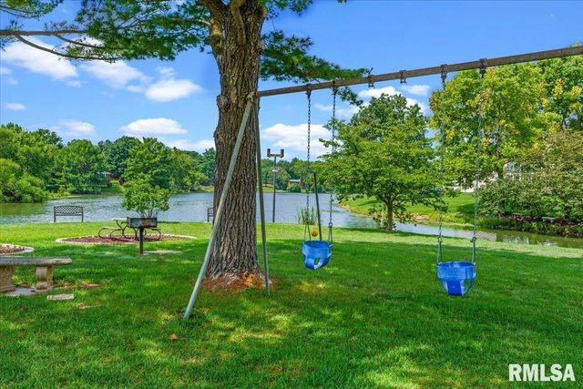 6 REDWOOD Lane, Springfield, IL 62704