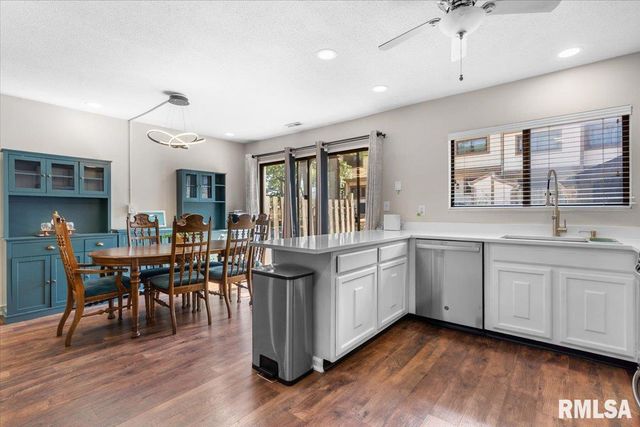 6 REDWOOD Lane, Springfield, IL 62704