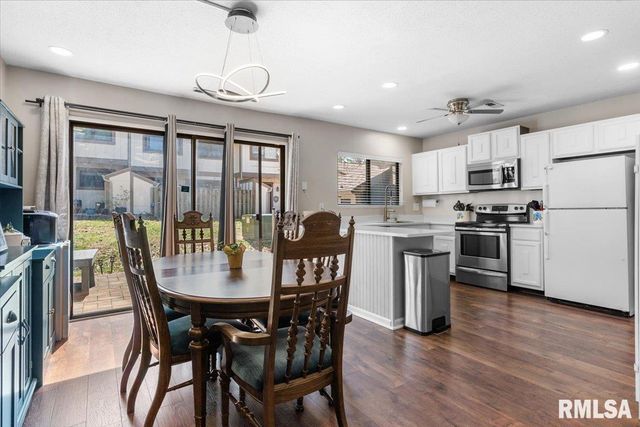 6 REDWOOD Lane, Springfield, IL 62704