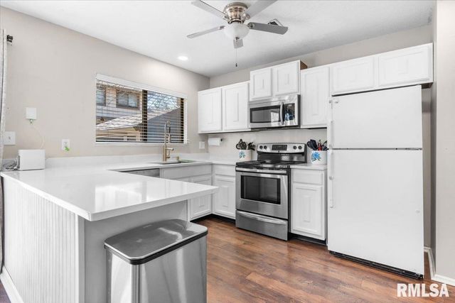 6 REDWOOD Lane, Springfield, IL 62704