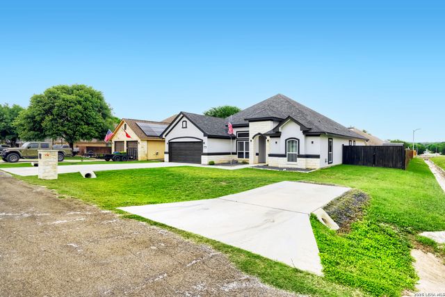 15710 Fair Ln, Selma, TX 78154