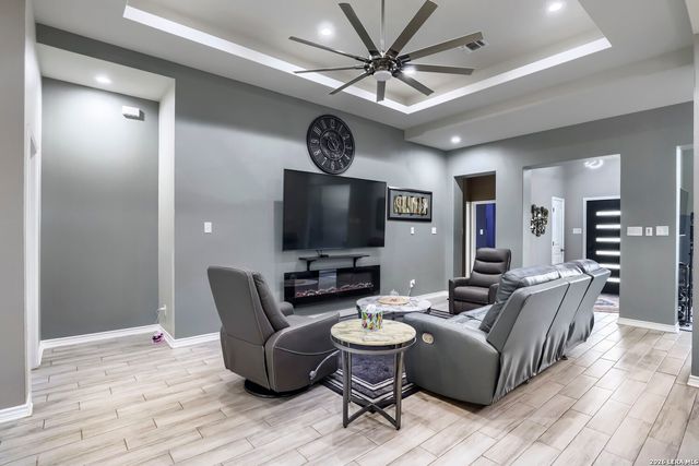 15710 Fair Ln, Selma, TX 78154