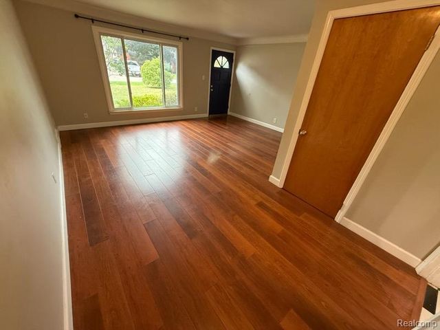 1729 Beverly Street, Sylvan Lake, MI 48320