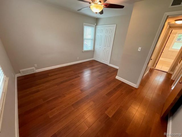 1729 Beverly Street, Sylvan Lake, MI 48320