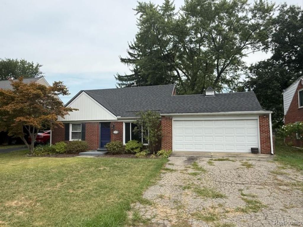1729 Beverly Street, Sylvan Lake, MI 48320