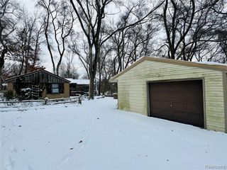 8092 Halfway Drive, Brighton, MI 48116