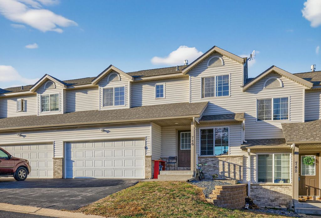 746 Baylee Place SW, Pine Island, MN 55963