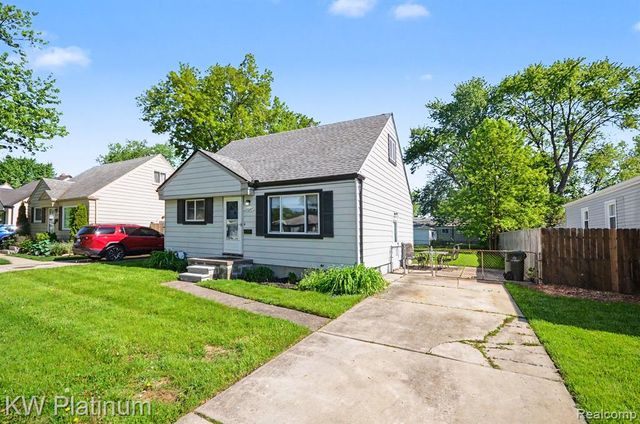 23647 Beverly Street, Saint Clair Shores, MI 48082