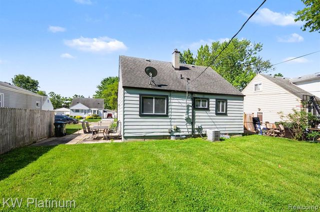 23647 Beverly Street, Saint Clair Shores, MI 48082
