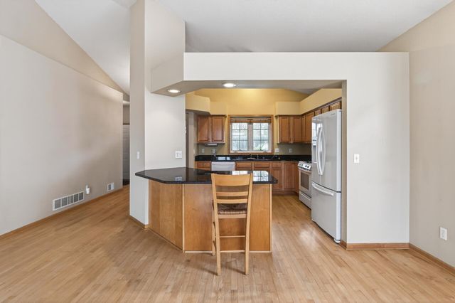 7933 Victoria Curve, Saint Louis Park, MN 55426