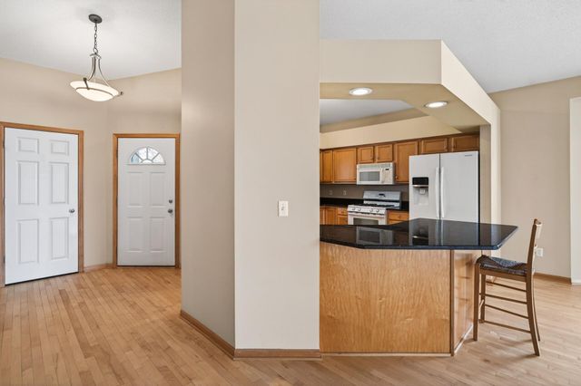 7933 Victoria Curve, Saint Louis Park, MN 55426