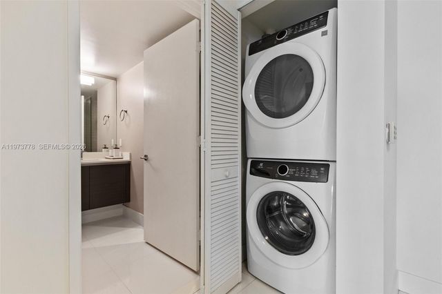 300 Sunny Isles Blvd 4-1705, Sunny Isles Beach, FL 33160