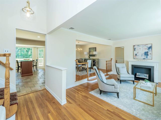 65 Essex Court, Port Washington, NY 11050