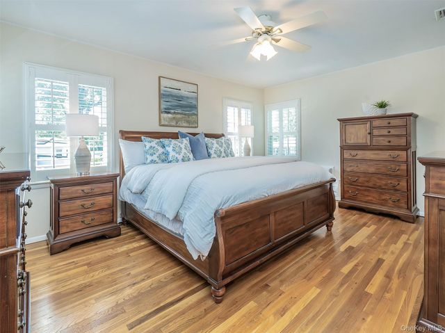 65 Essex Court, Port Washington, NY 11050