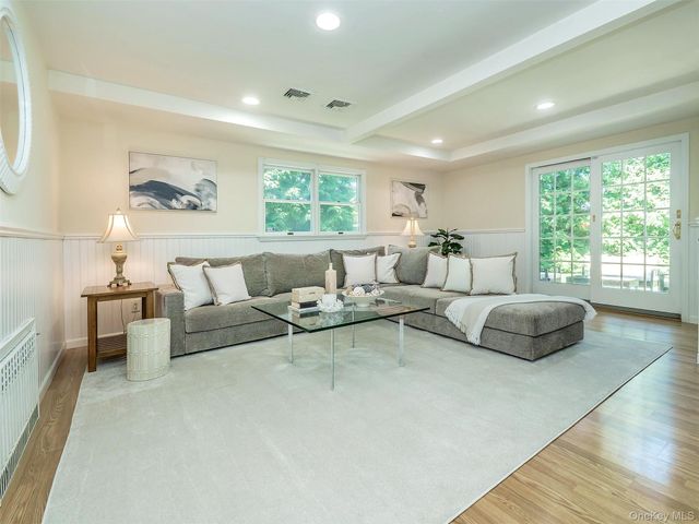 65 Essex Court, Port Washington, NY 11050