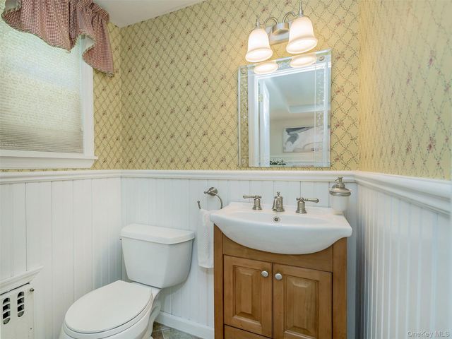 65 Essex Court, Port Washington, NY 11050