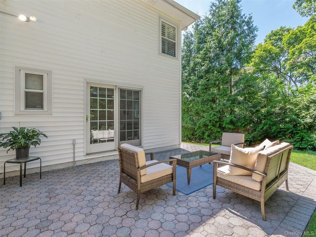 65 Essex Court, Port Washington, NY 11050