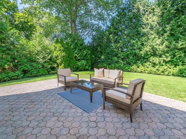 65 Essex Court, Port Washington, NY 11050