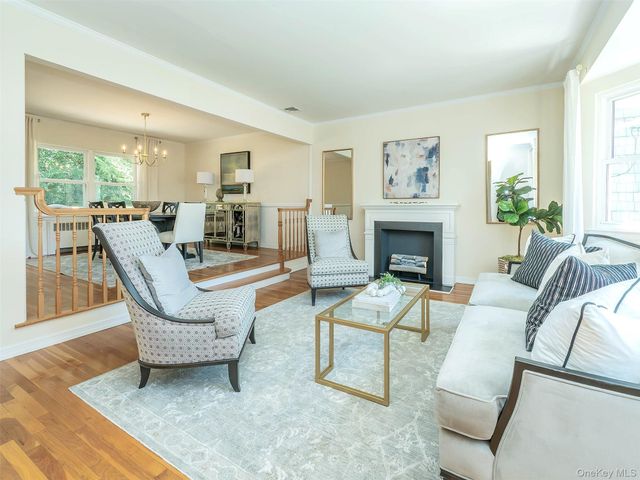 65 Essex Court, Port Washington, NY 11050