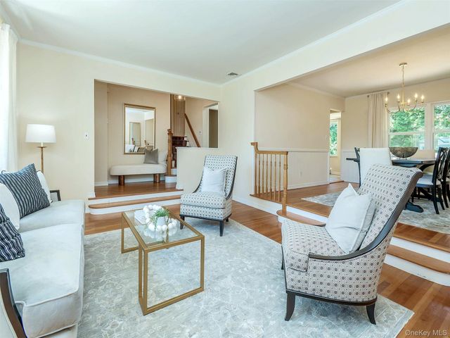 65 Essex Court, Port Washington, NY 11050