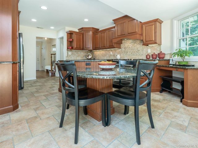 65 Essex Court, Port Washington, NY 11050