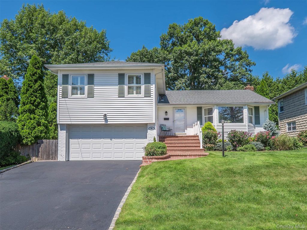 65 Essex Court, Port Washington, NY 11050 — exterior