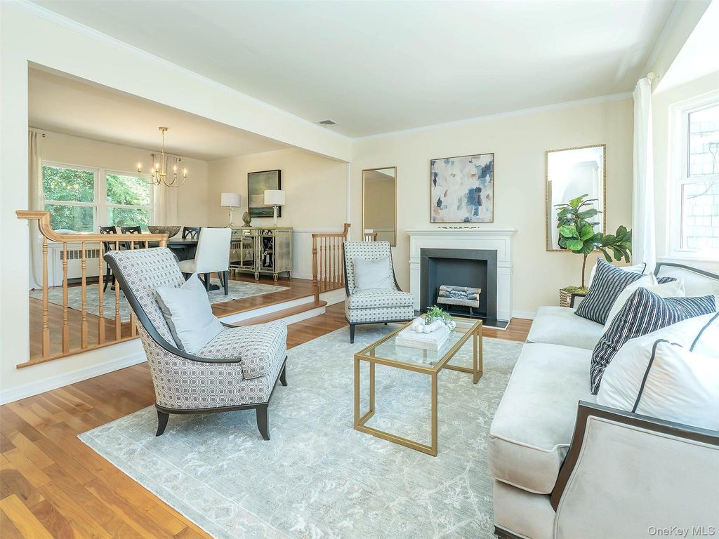65 Essex Court, Port Washington, NY 11050 — photo 3