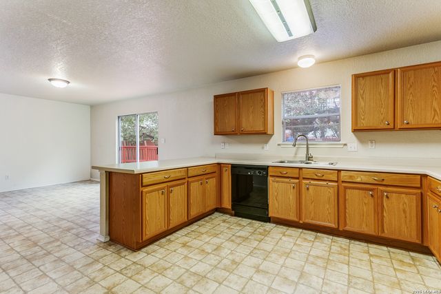 4735 Brook North Dr, San Antonio, TX 78238