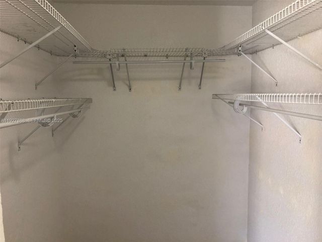 10744 N Kendall Dr M-16, Miami, FL 33176