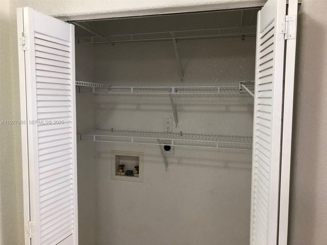 10744 N Kendall Dr M-16, Miami, FL 33176