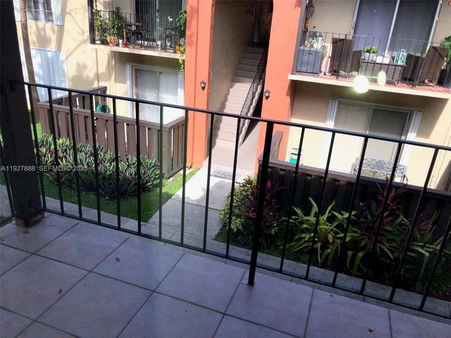 10744 N Kendall Dr M-16, Miami, FL 33176