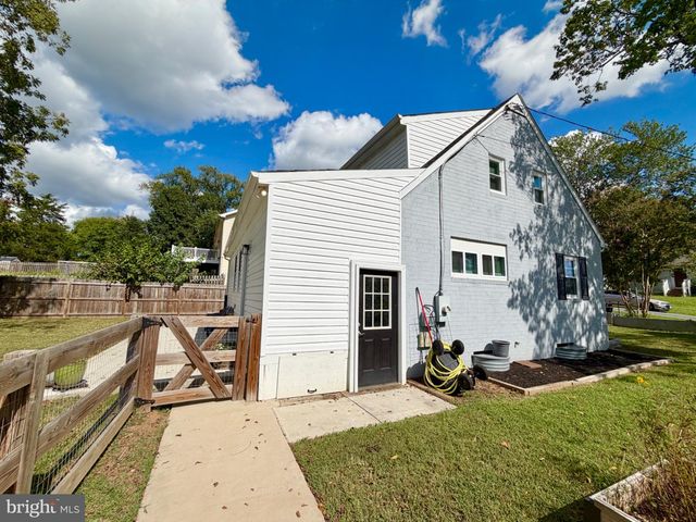5 GRAHAM ST, Fredericksburg, VA 22405