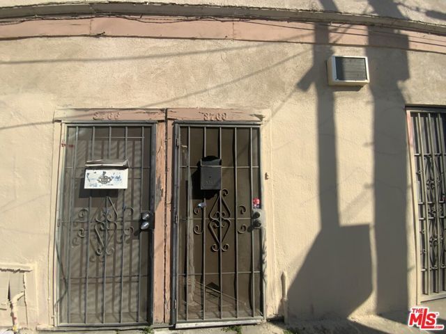3770 Maple Avenue, Los Angeles, CA 90011