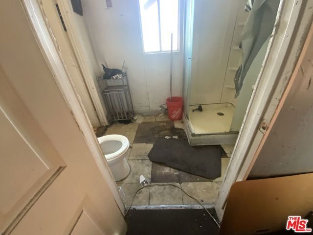 3770 Maple Avenue, Los Angeles, CA 90011