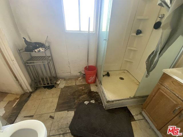 3770 Maple Avenue, Los Angeles, CA 90011