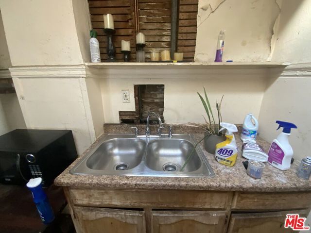 3770 Maple Avenue, Los Angeles, CA 90011