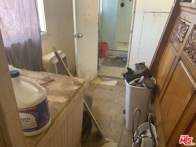 3770 Maple Avenue, Los Angeles, CA 90011