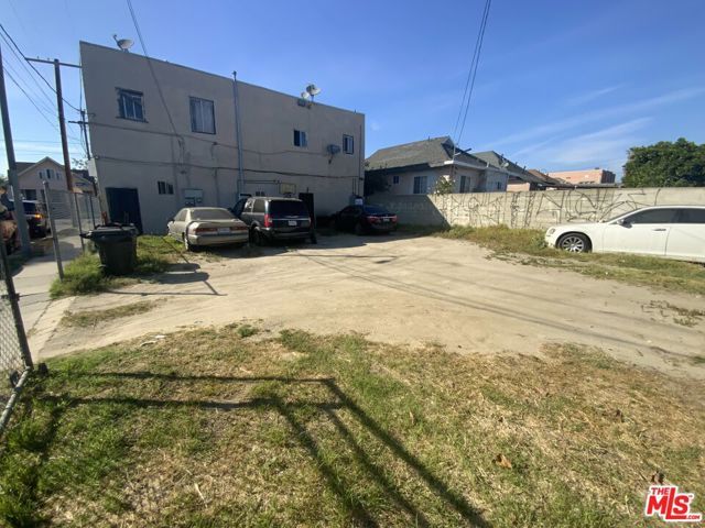 3770 Maple Avenue, Los Angeles, CA 90011