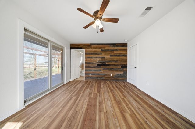 697 County Road 166, Whitesboro, TX 76273