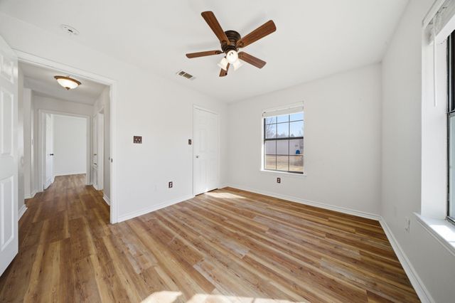 697 County Road 166, Whitesboro, TX 76273