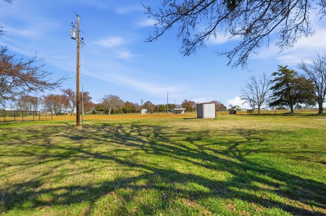 697 County Road 166, Whitesboro, TX 76273